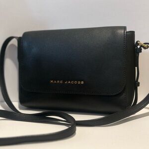 Marc Jacobs Commuter Medium Black Pebbled Leather Crossbody Gold Hardware EUC